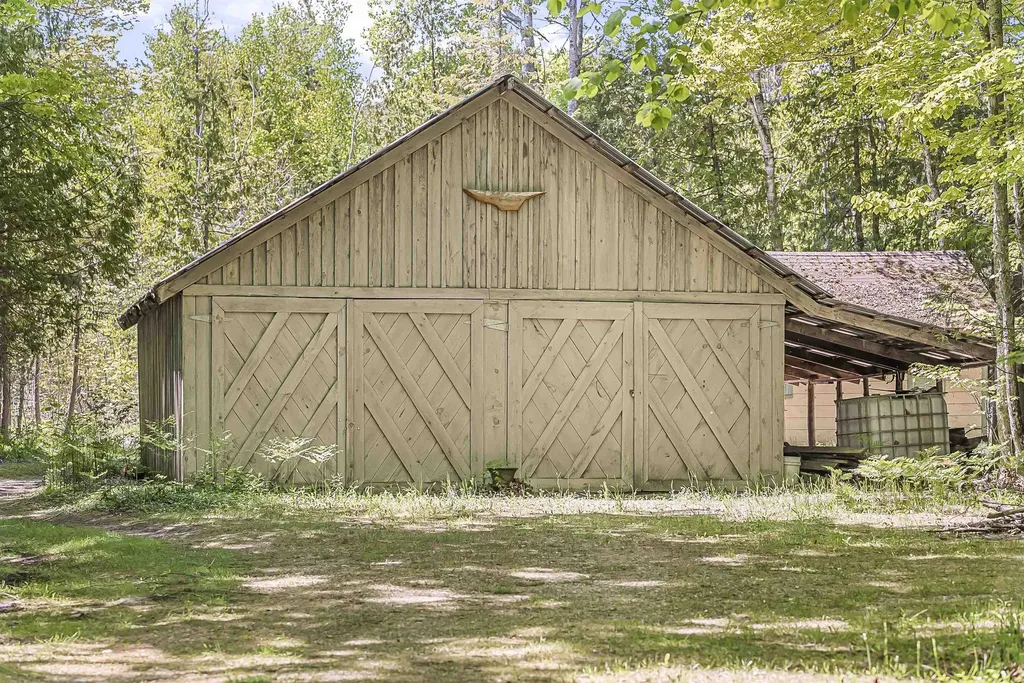 8580 N Bayview Avenue Leelanau Township MI 49670