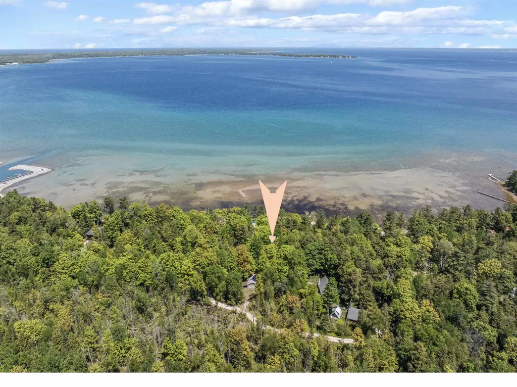 8580 N Bayview Avenue Leelanau Township MI 49670