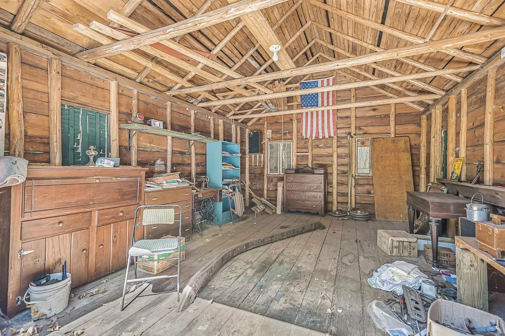 8580 N Bayview Avenue Leelanau Township MI 49670