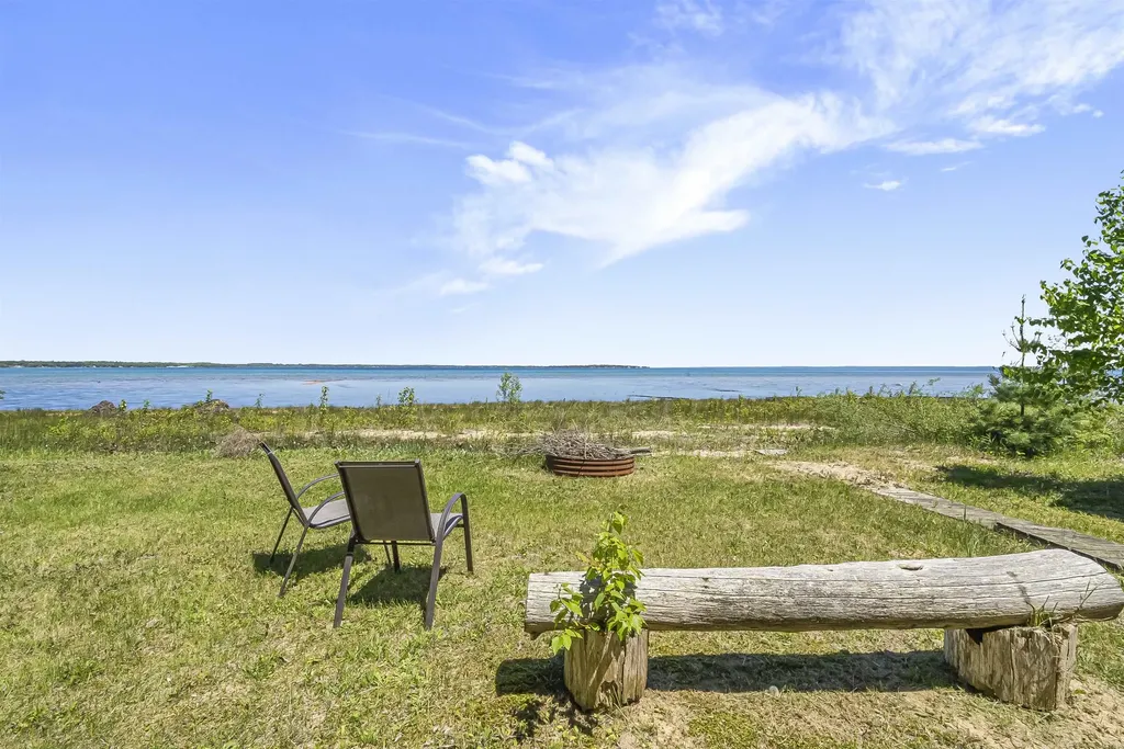 8580 N Bayview Avenue Leelanau Township MI 49670