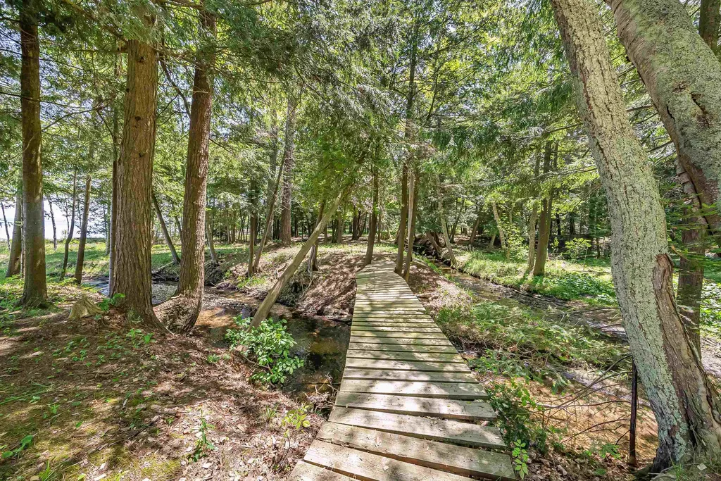 8580 N Bayview Avenue Leelanau Township MI 49670