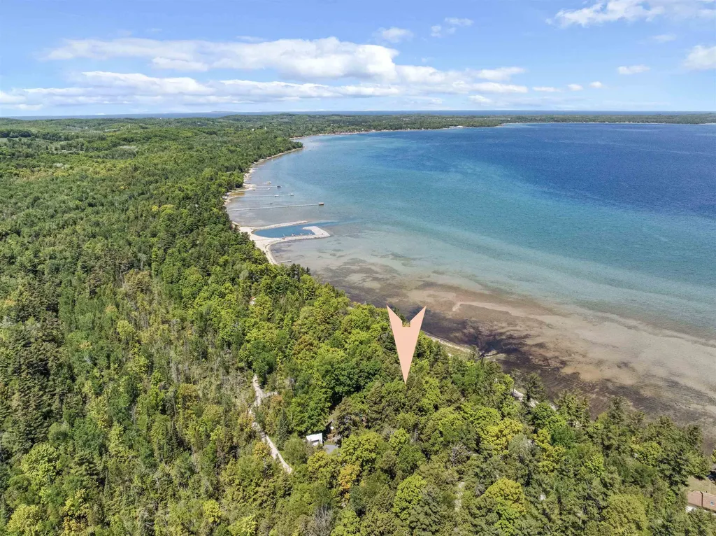 8580 N Bayview Avenue Leelanau Township MI 49670