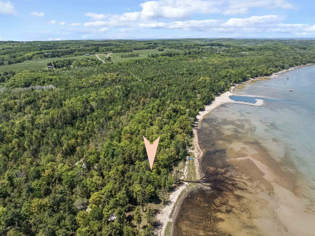 8580 N Bayview Avenue Leelanau Township MI 49670