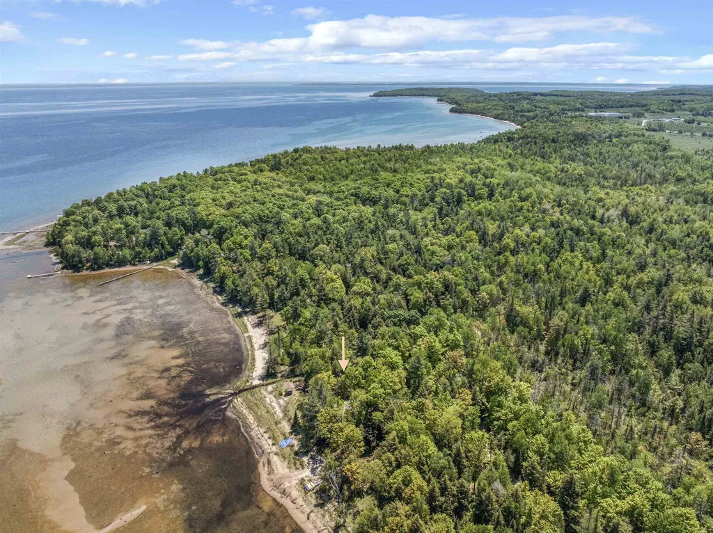 8580 N Bayview Avenue Leelanau Township MI 49670