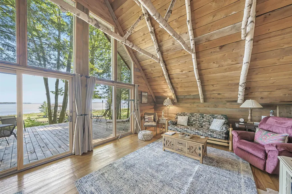 8580 N Bayview Avenue Leelanau Township MI 49670