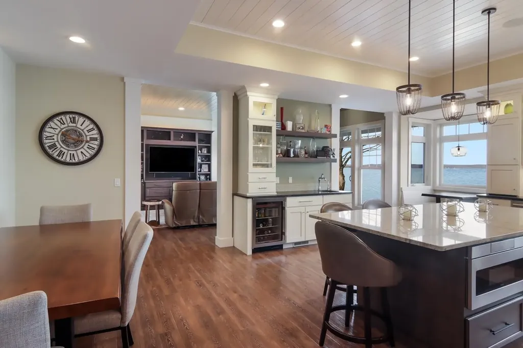2755 Shore Wood Drive Peninsula Township MI 49686