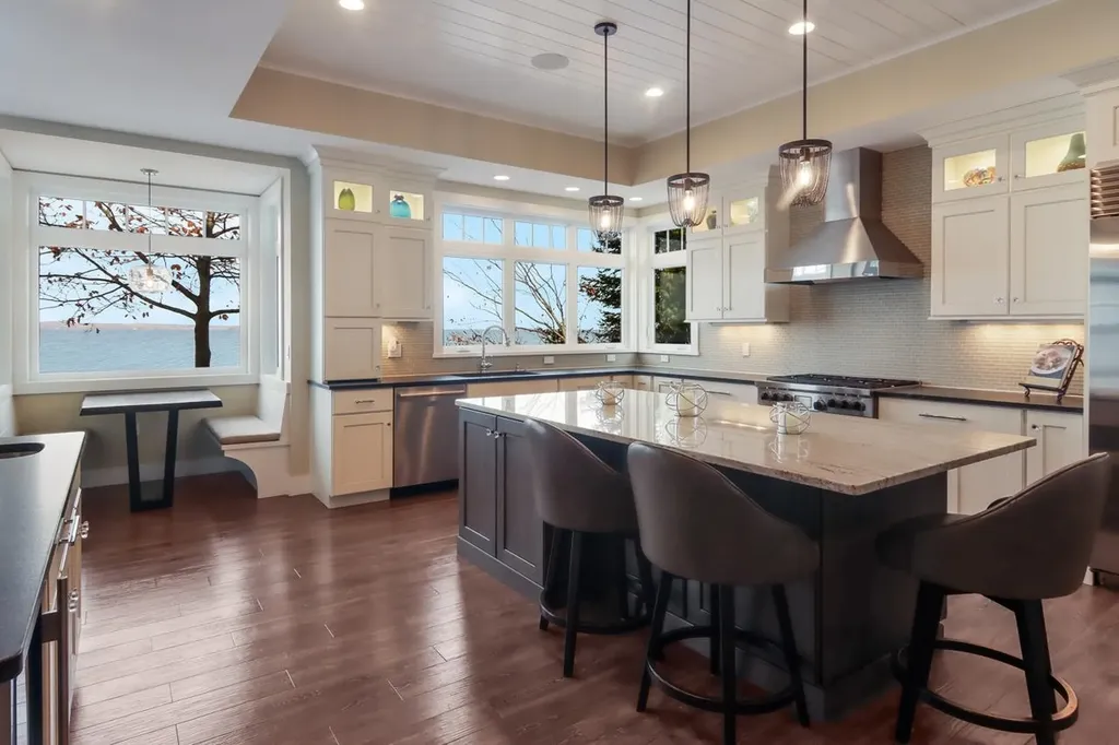 2755 Shore Wood Drive Peninsula Township MI 49686