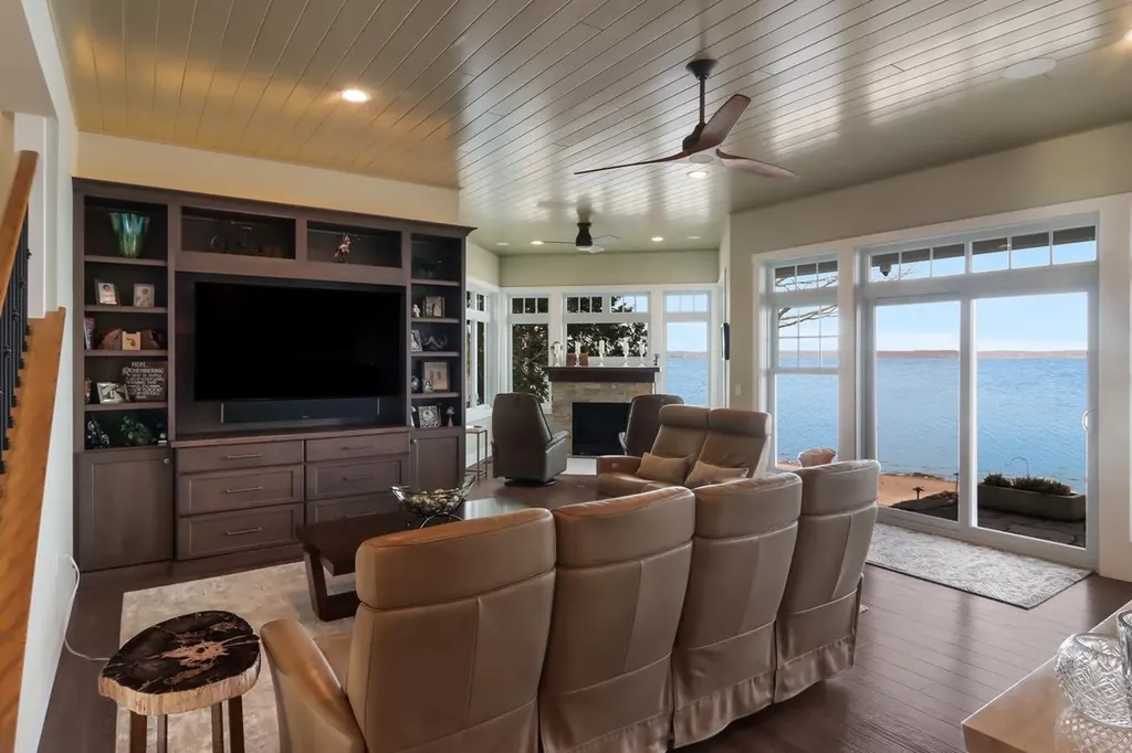 2755 Shore Wood Drive Peninsula Township MI 49686