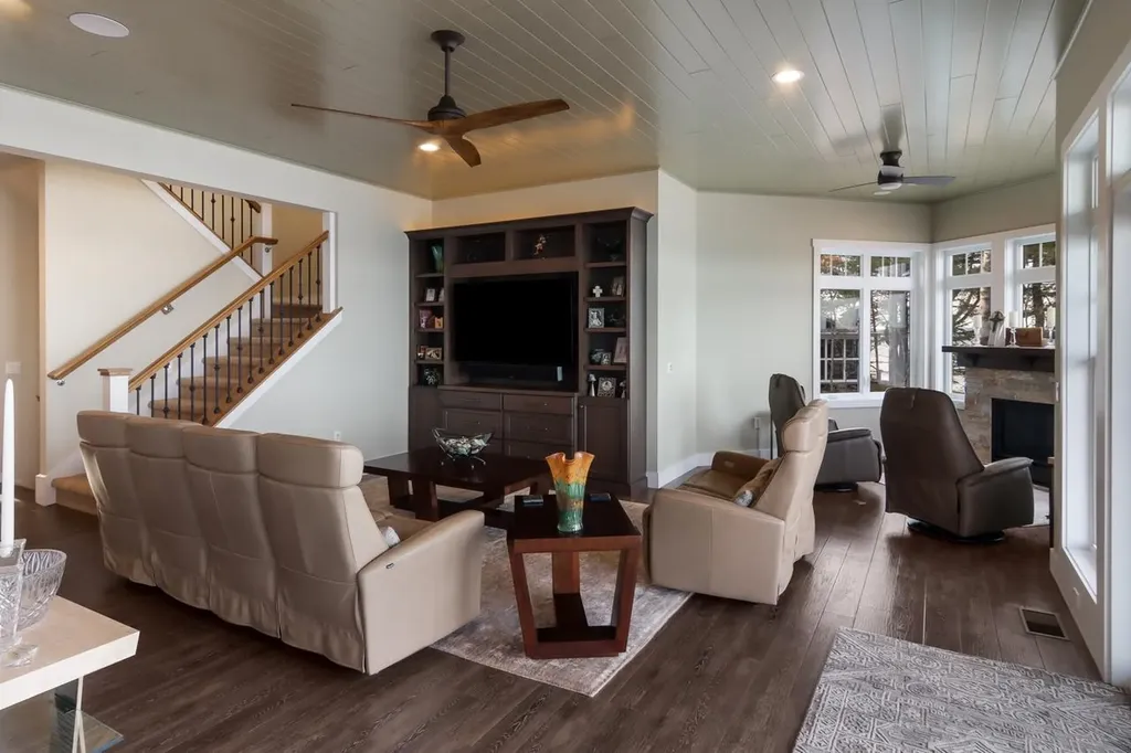 2755 Shore Wood Drive Peninsula Township MI 49686