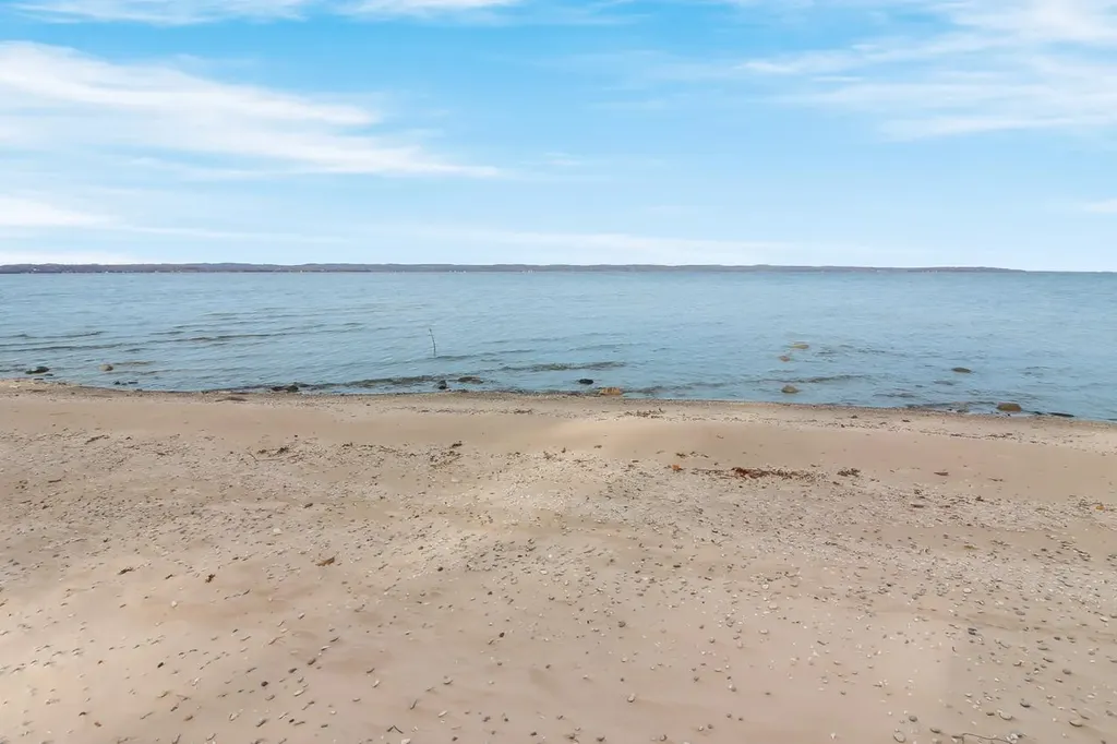 2755 Shore Wood Drive Peninsula Township MI 49686