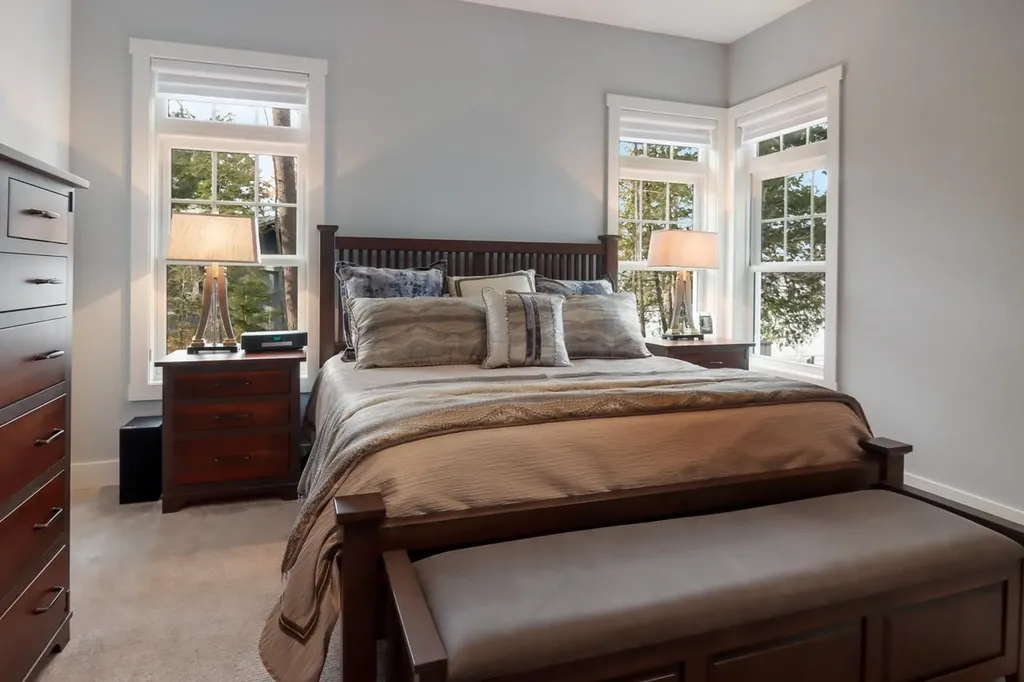 2755 Shore Wood Drive Peninsula Township MI 49686