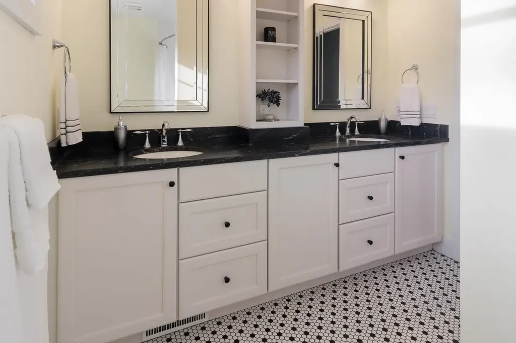 2755 Shore Wood Drive Peninsula Township MI 49686