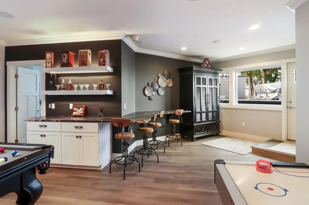 2755 Shore Wood Drive Peninsula Township MI 49686