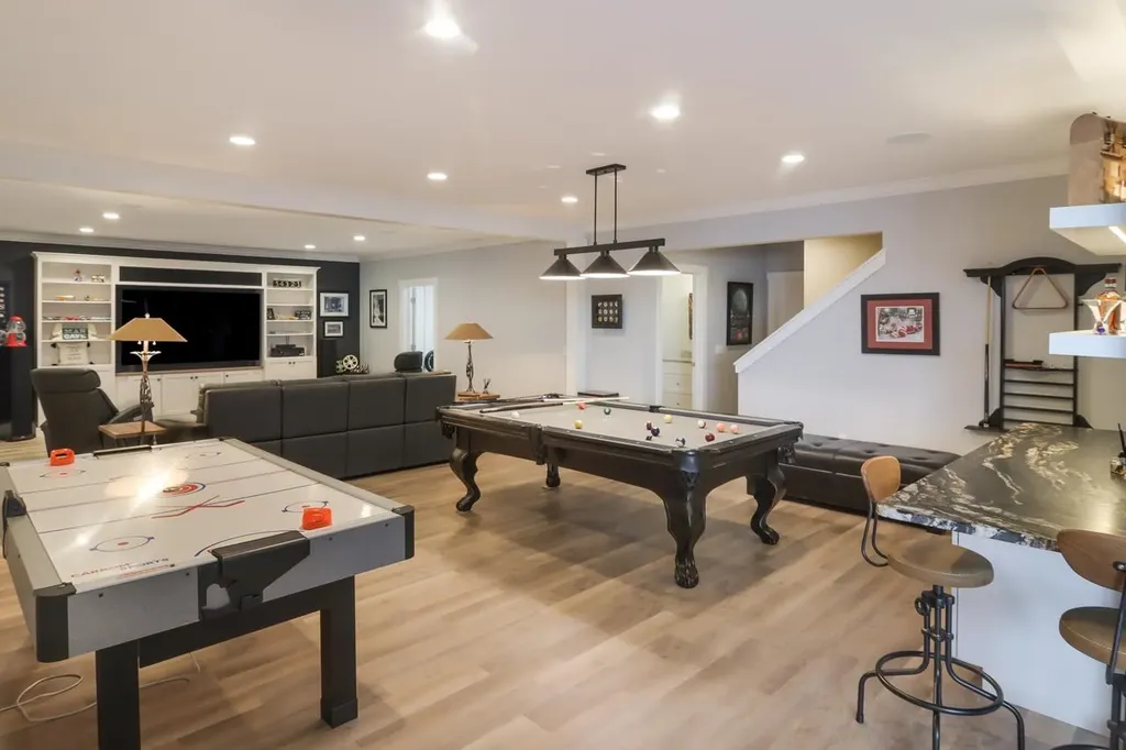 2755 Shore Wood Drive Peninsula Township MI 49686