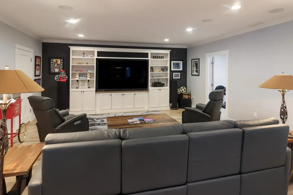 2755 Shore Wood Drive Peninsula Township MI 49686