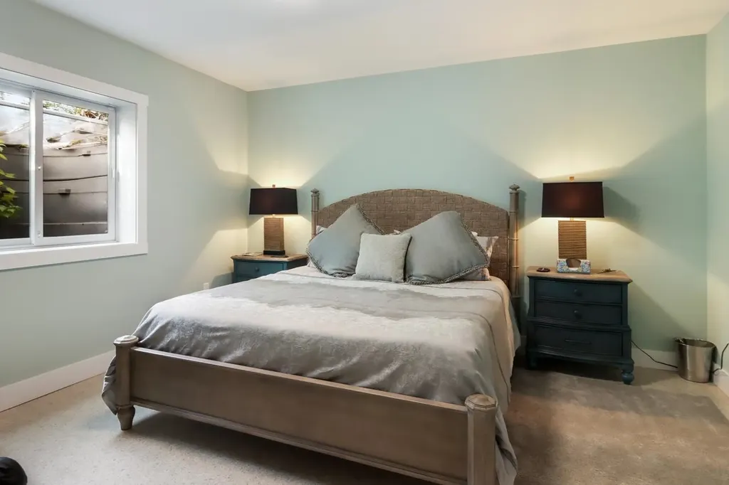 2755 Shore Wood Drive Peninsula Township MI 49686