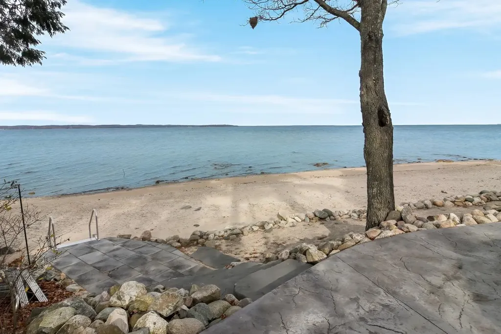 2755 Shore Wood Drive Peninsula Township MI 49686