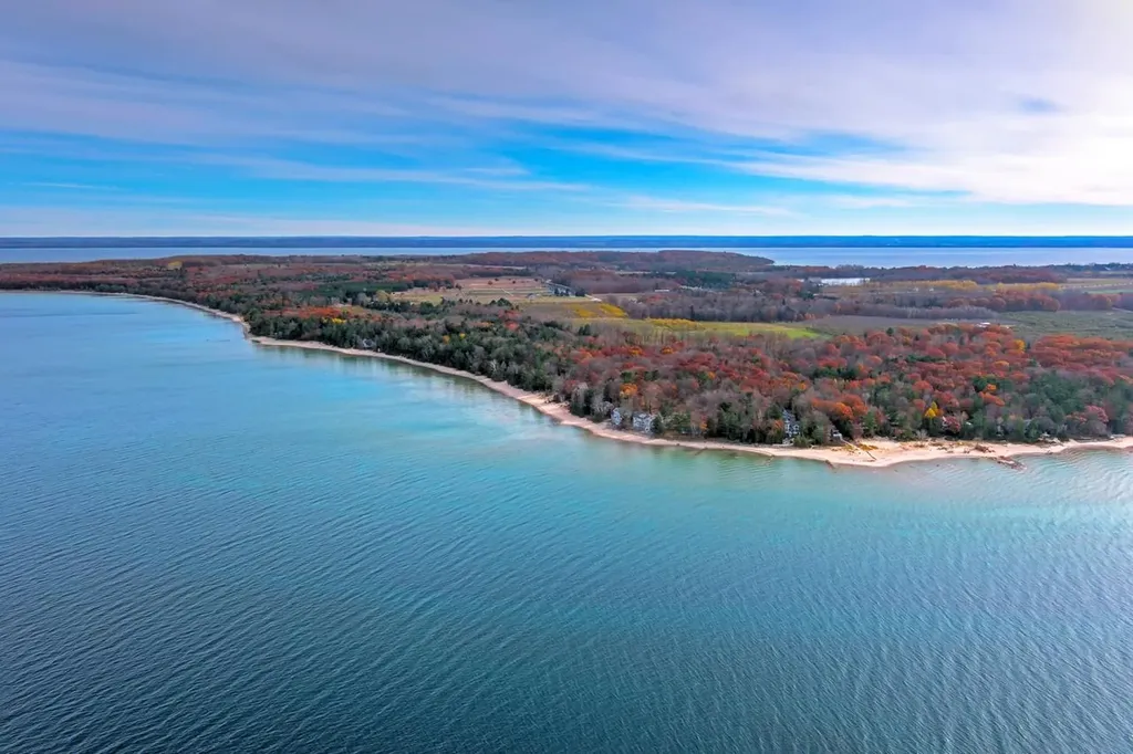 2755 Shore Wood Drive Peninsula Township MI 49686