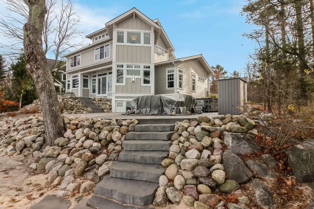 2755 Shore Wood Drive Peninsula Township MI 49686
