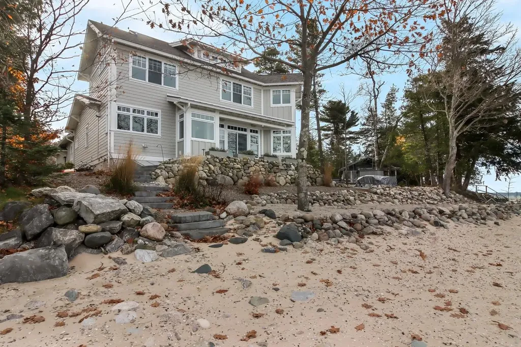 2755 Shore Wood Drive Peninsula Township MI 49686