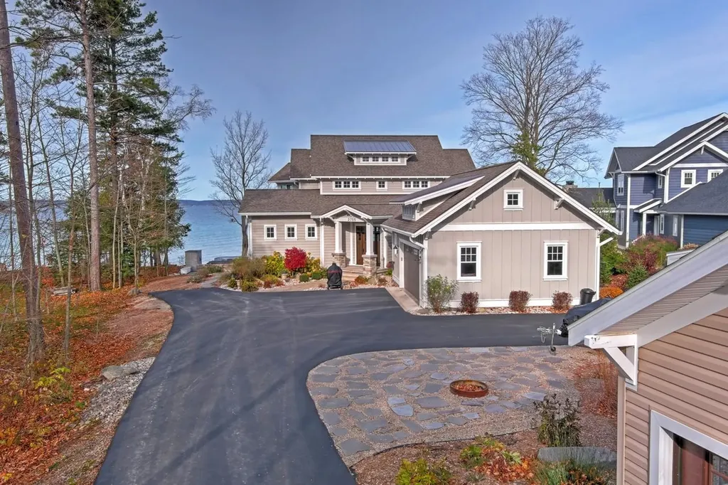 2755 Shore Wood Drive Peninsula Township MI 49686