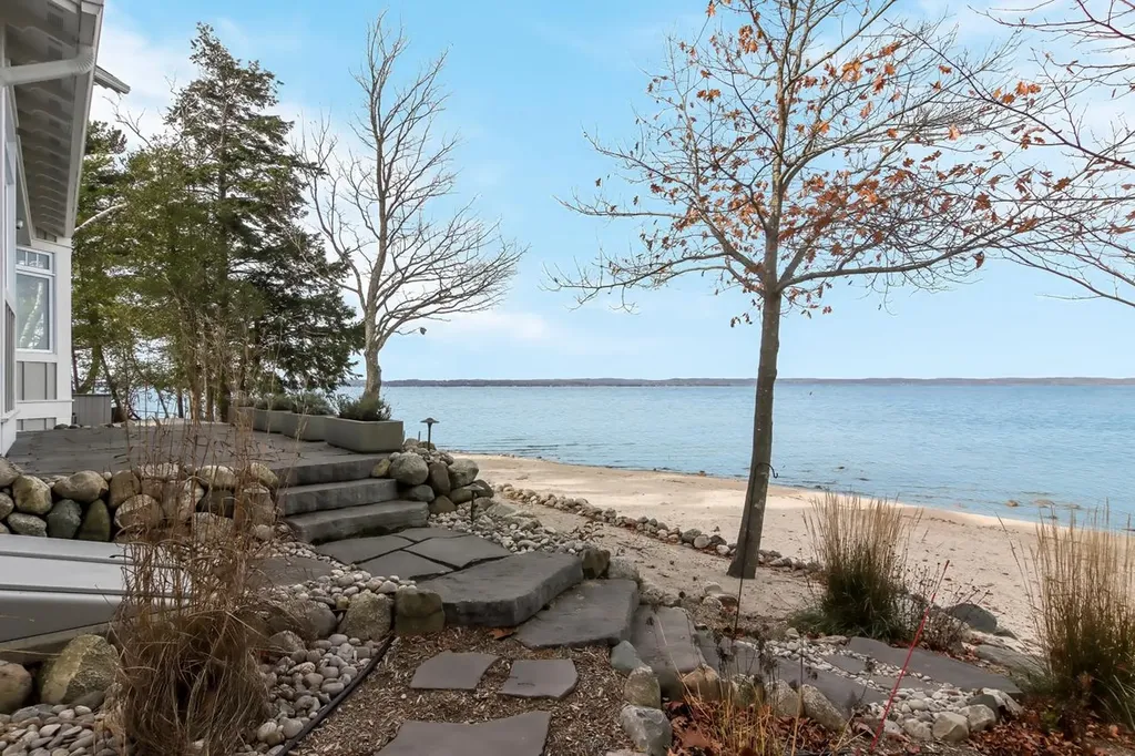 2755 Shore Wood Drive Peninsula Township MI 49686