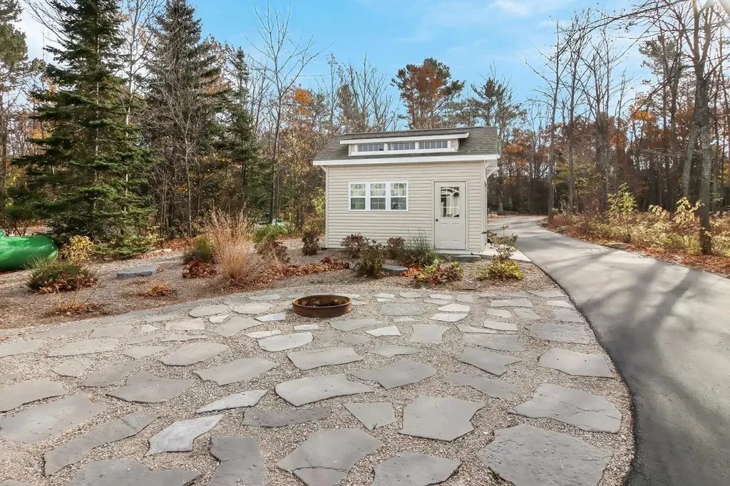 2755 Shore Wood Drive Peninsula Township MI 49686