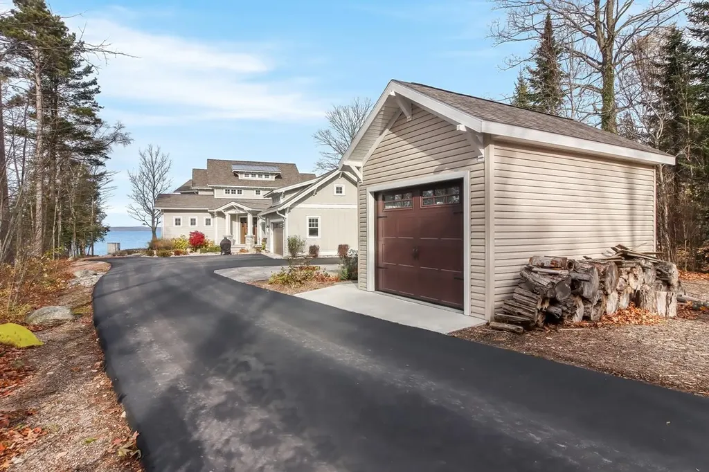 2755 Shore Wood Drive Peninsula Township MI 49686