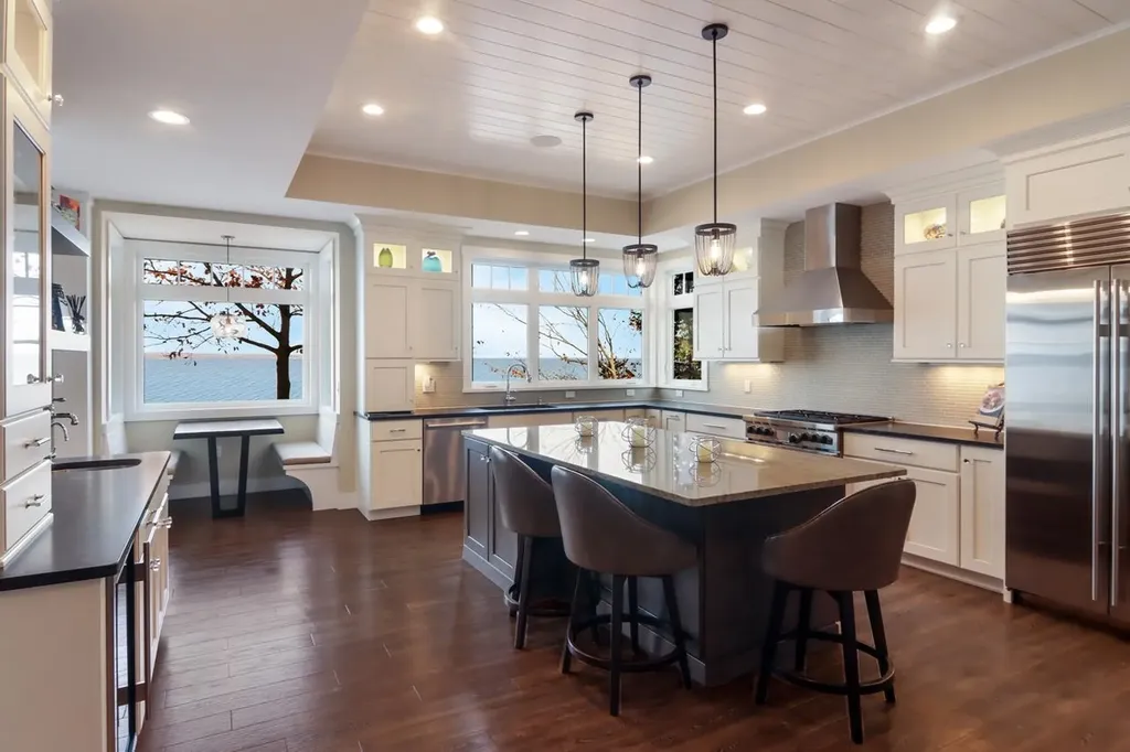2755 Shore Wood Drive Peninsula Township MI 49686