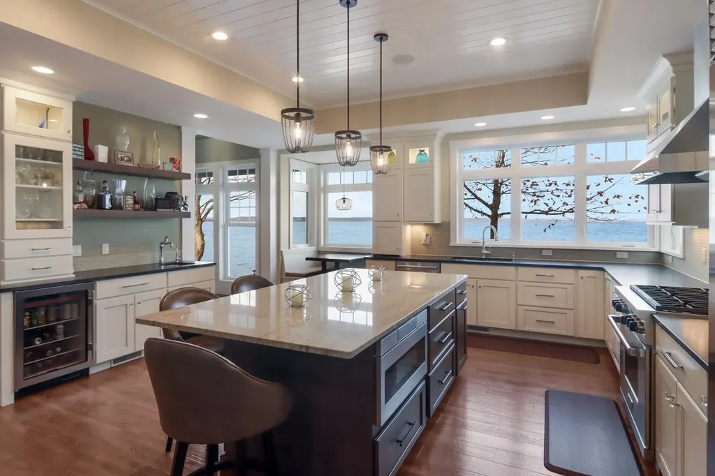 2755 Shore Wood Drive Peninsula Township MI 49686