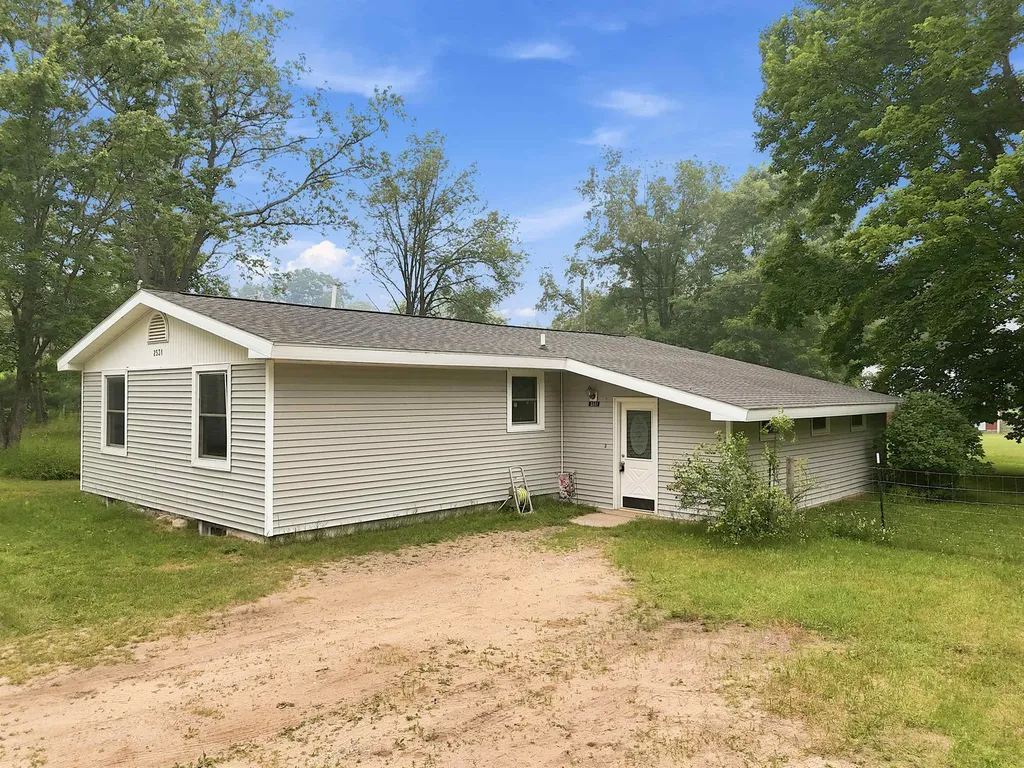 2531 S 33 1/2 Road Cadillac City MI 49601