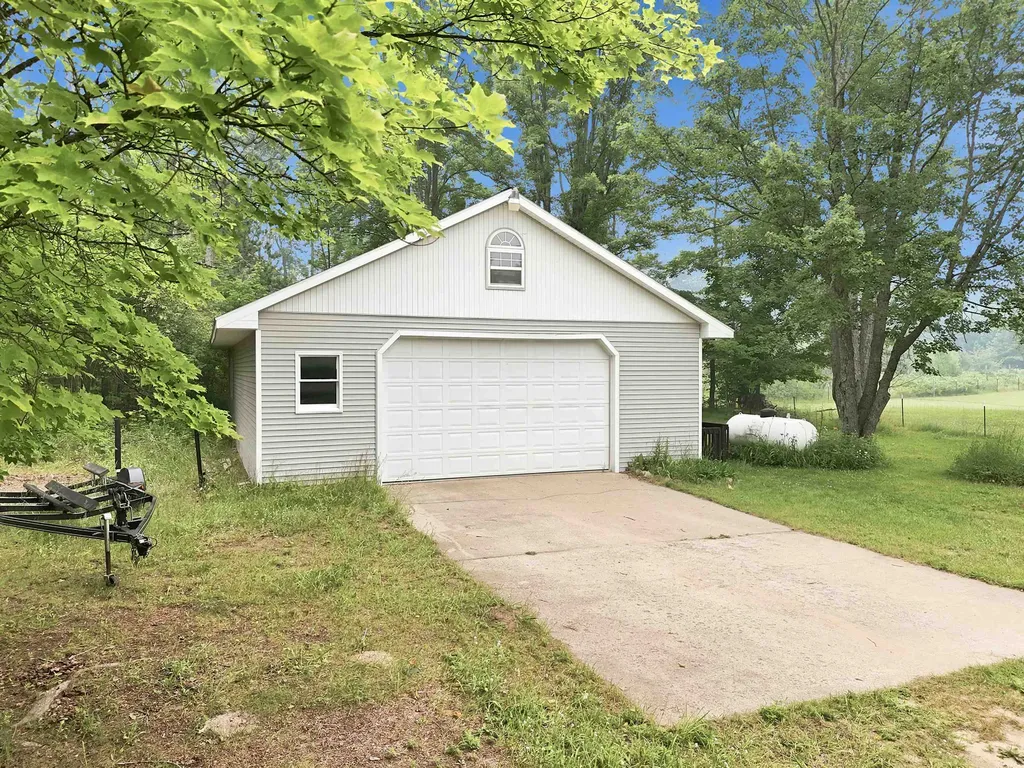 2531 S 33 1/2 Road Cadillac City MI 49601