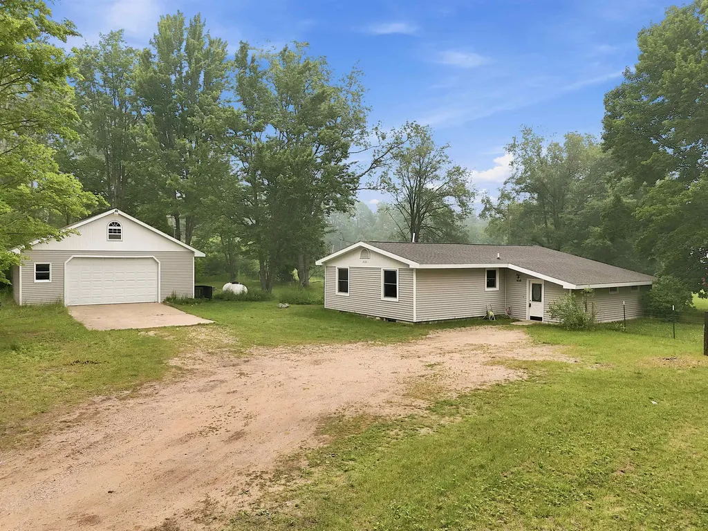 2531 S 33 1/2 Road Cadillac City MI 49601