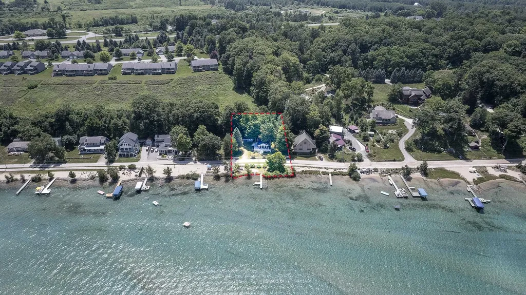 6123 Crystal Avenue Benzonia Township MI 49617
