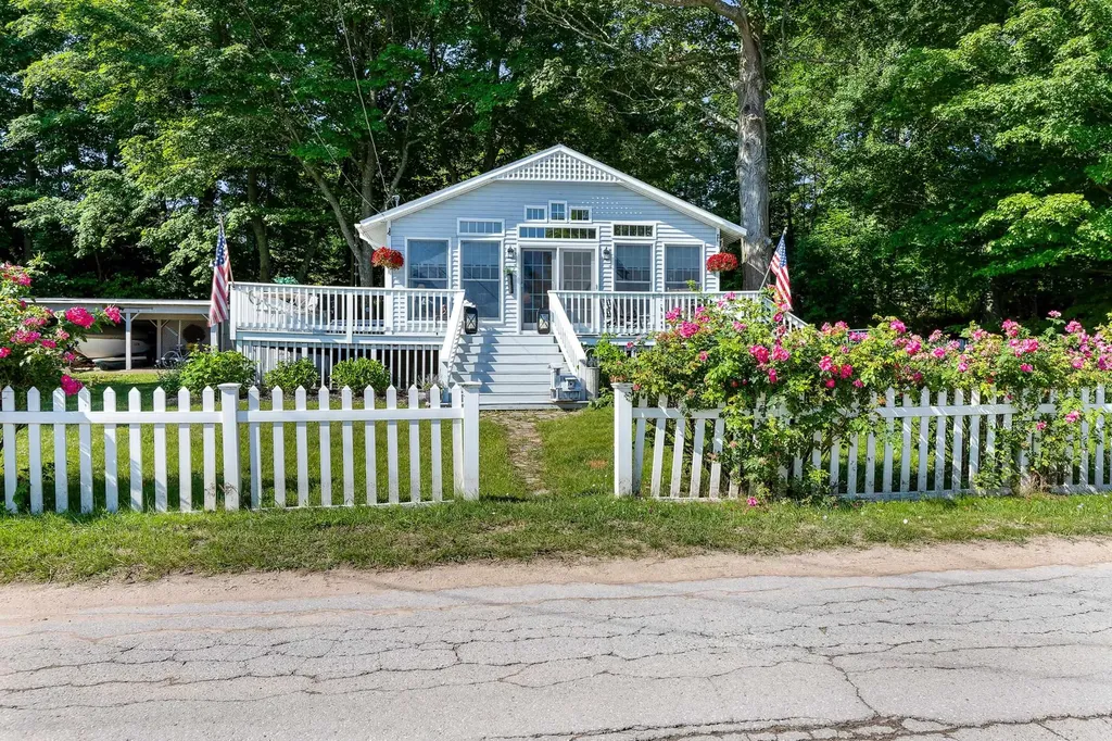 6123 Crystal Avenue Benzonia Township MI 49617