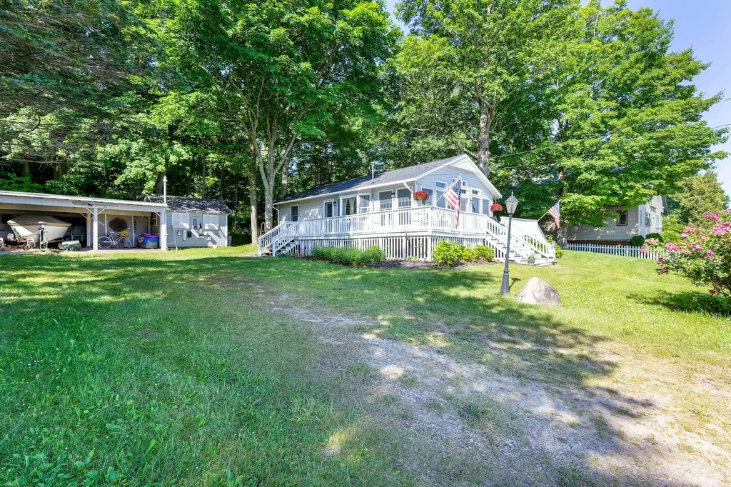 6123 Crystal Avenue Benzonia Township MI 49617