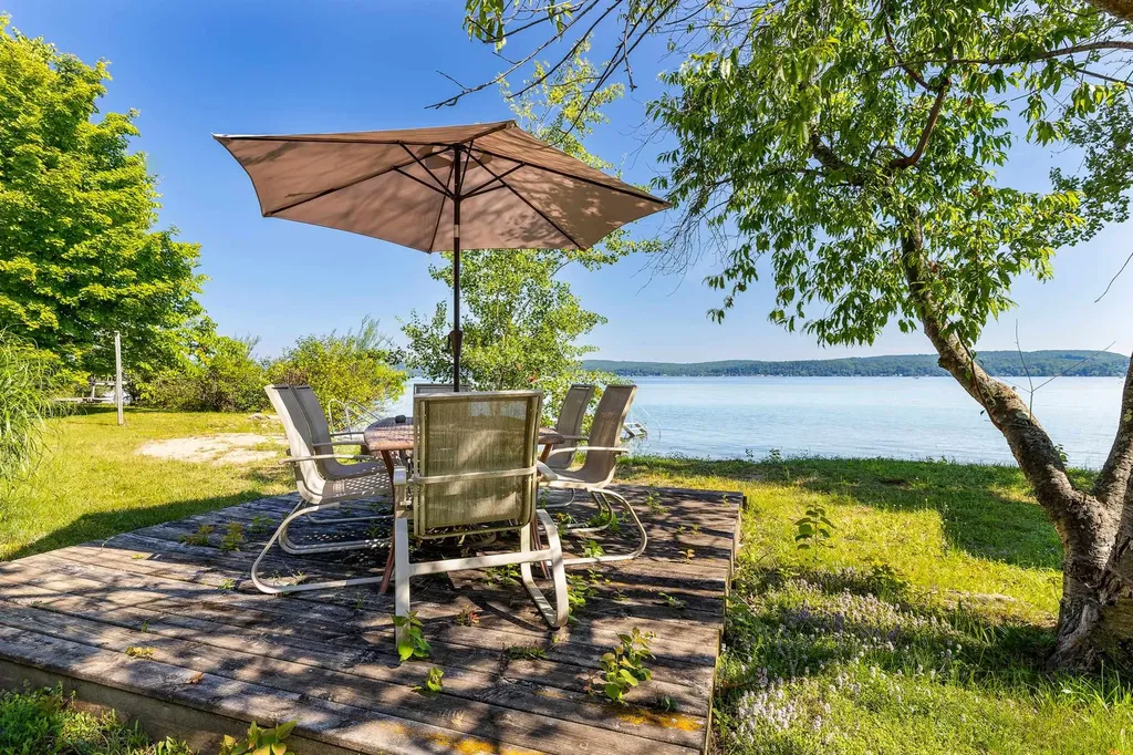 6123 Crystal Avenue Benzonia Township MI 49617