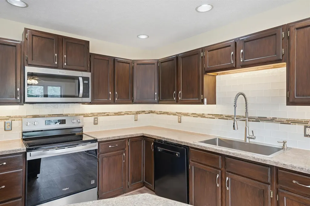 4398 & 4400 W Manhattan Long Lake Township MI 49685