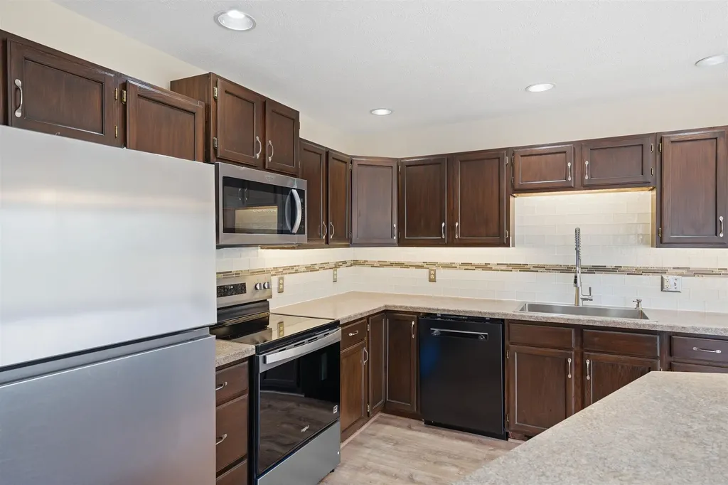 4398 & 4400 W Manhattan Long Lake Township MI 49685