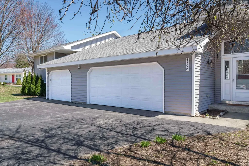 4398 & 4400 W Manhattan Long Lake Township MI 49685