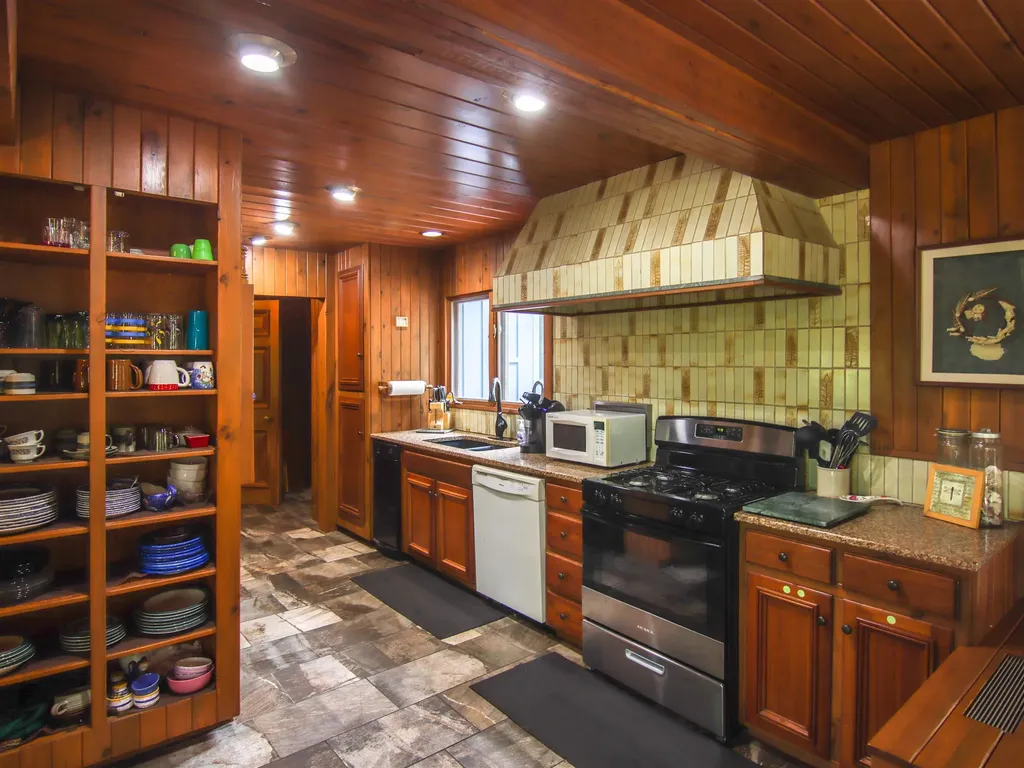 15651 Holly Drive Springdale Township MI 49683