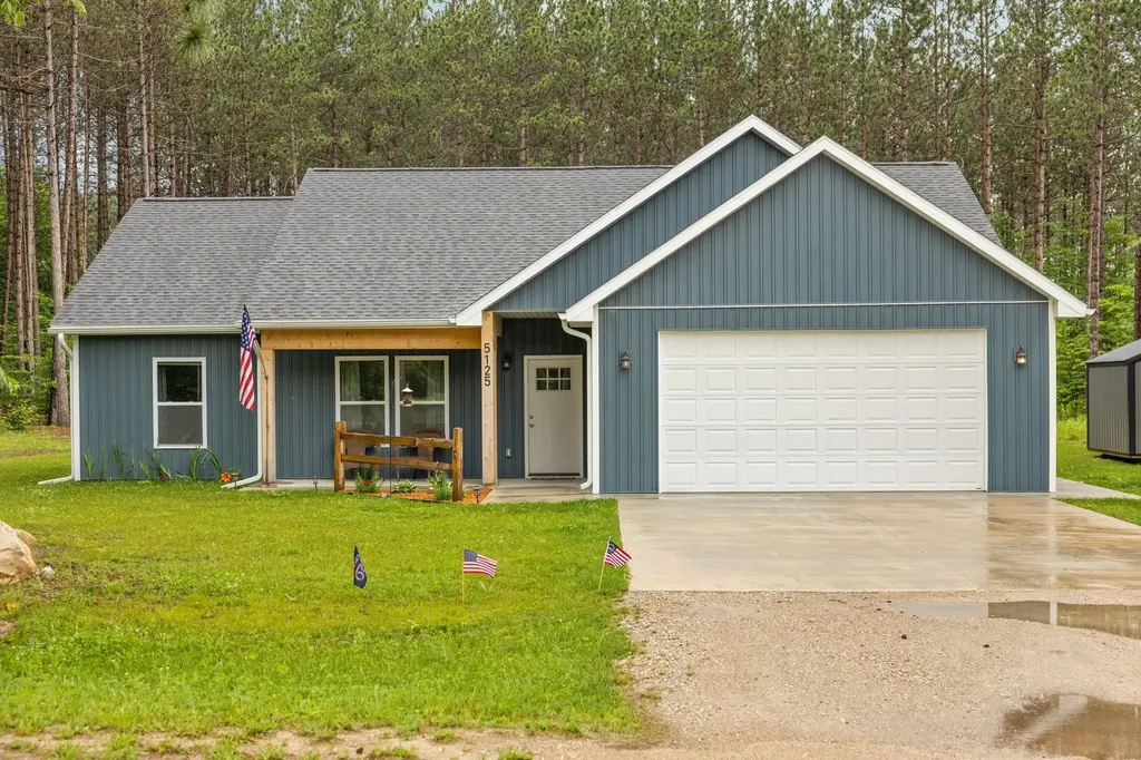 5125 NE Myers Road Excelsior Township MI 49646