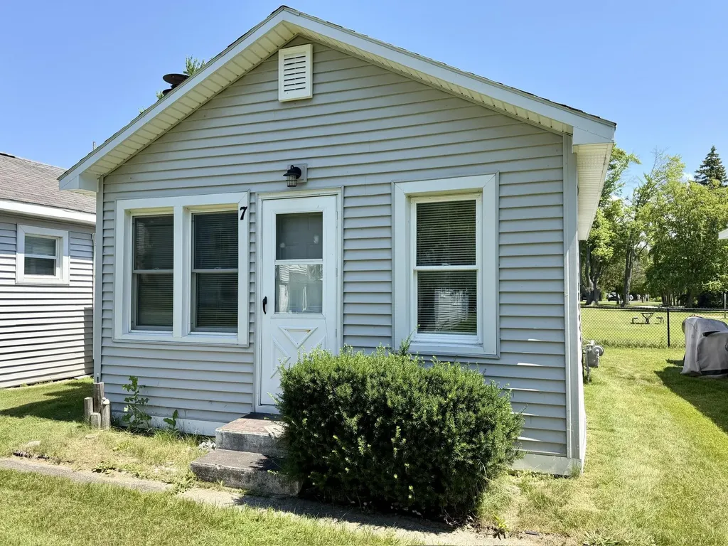 7285 Cairn Highway Milton Township MI 49648