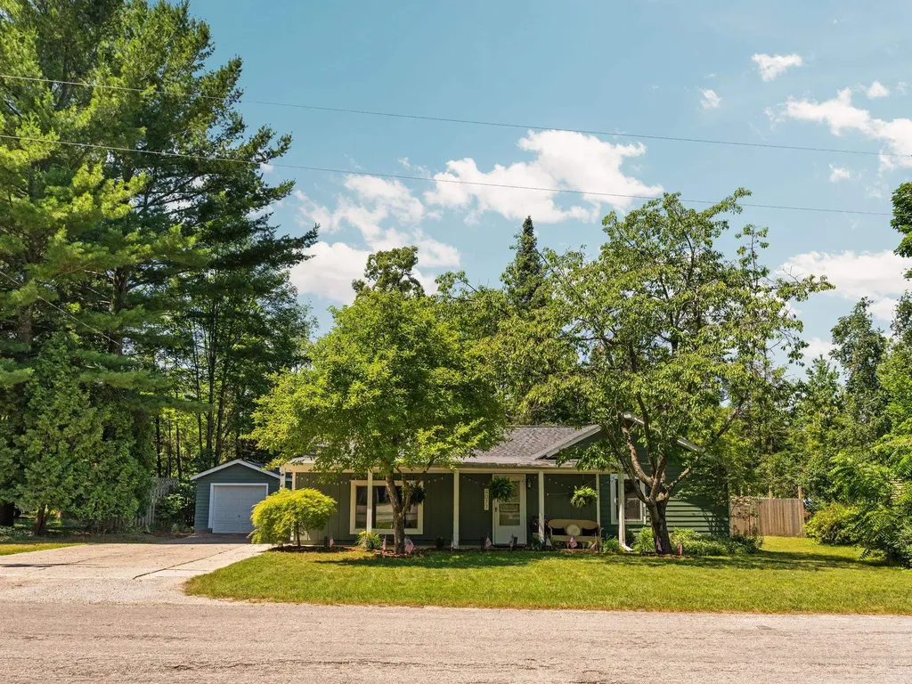4077 Evelyn Acme Township MI 49686