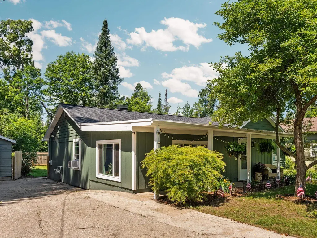 4077 Evelyn Acme Township MI 49686
