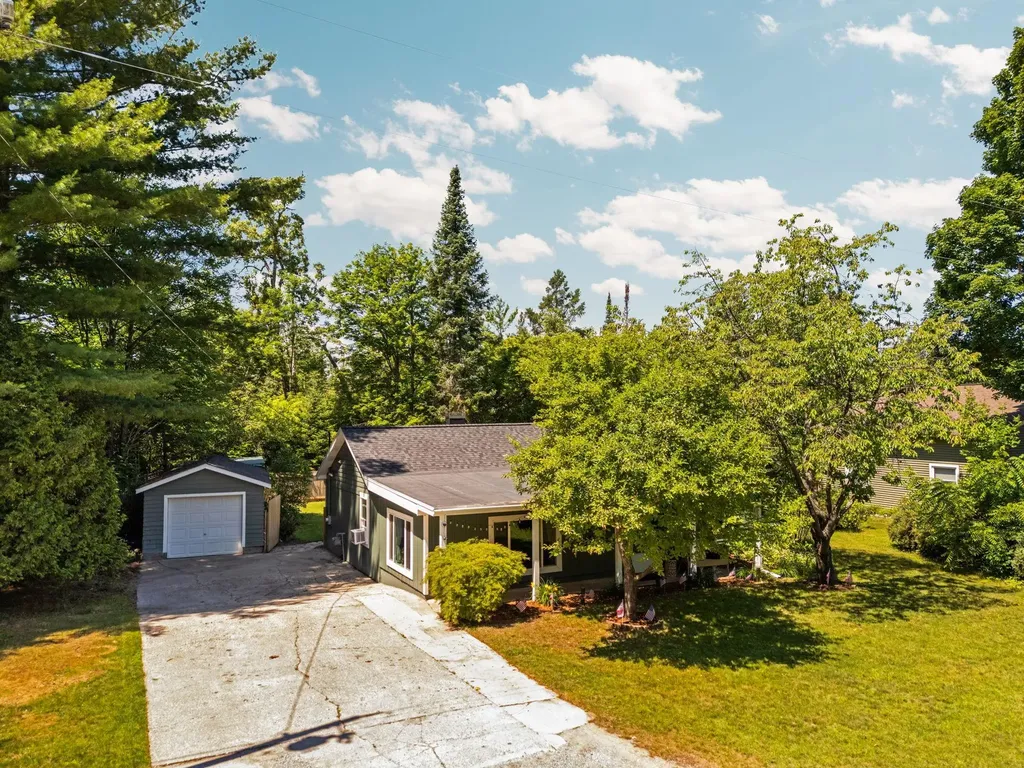 4077 Evelyn Acme Township MI 49686