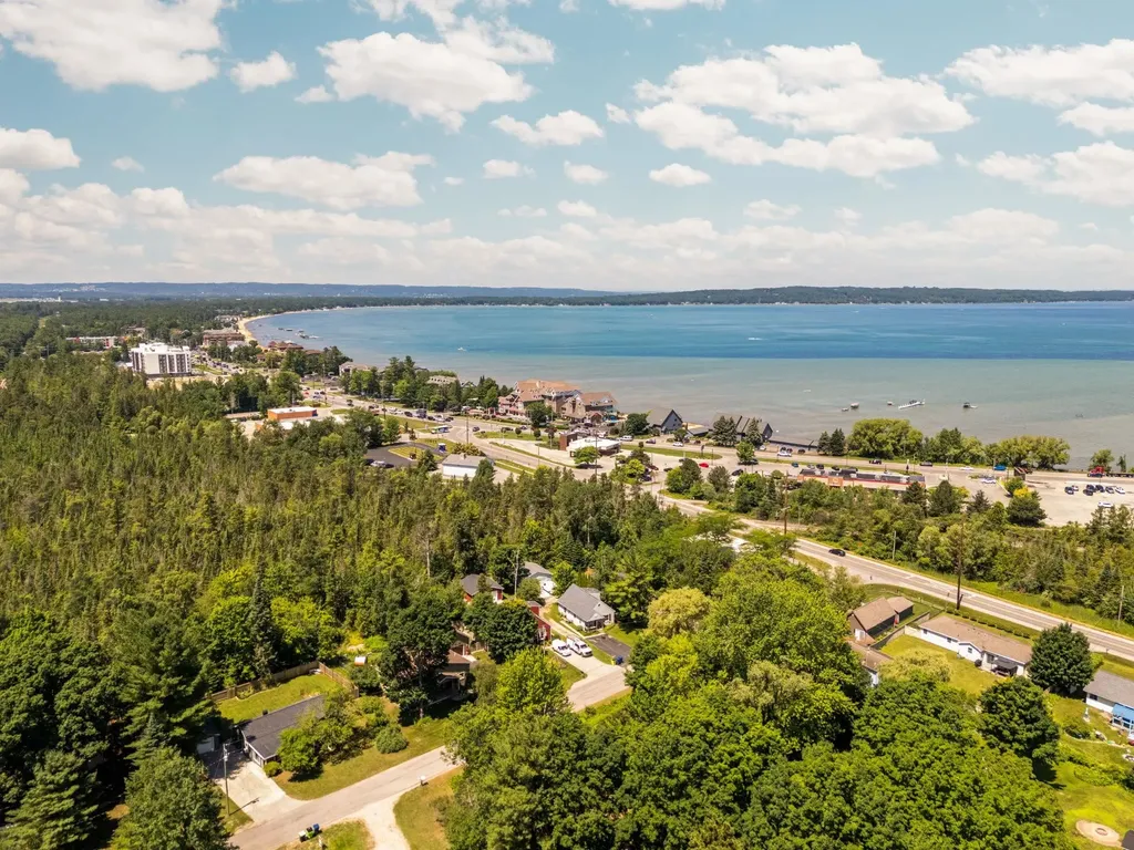 4077 Evelyn Acme Township MI 49686