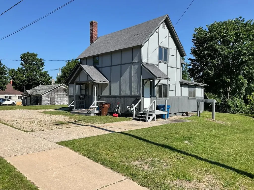 1148 S Mitchell Street Cadillac City MI 49601