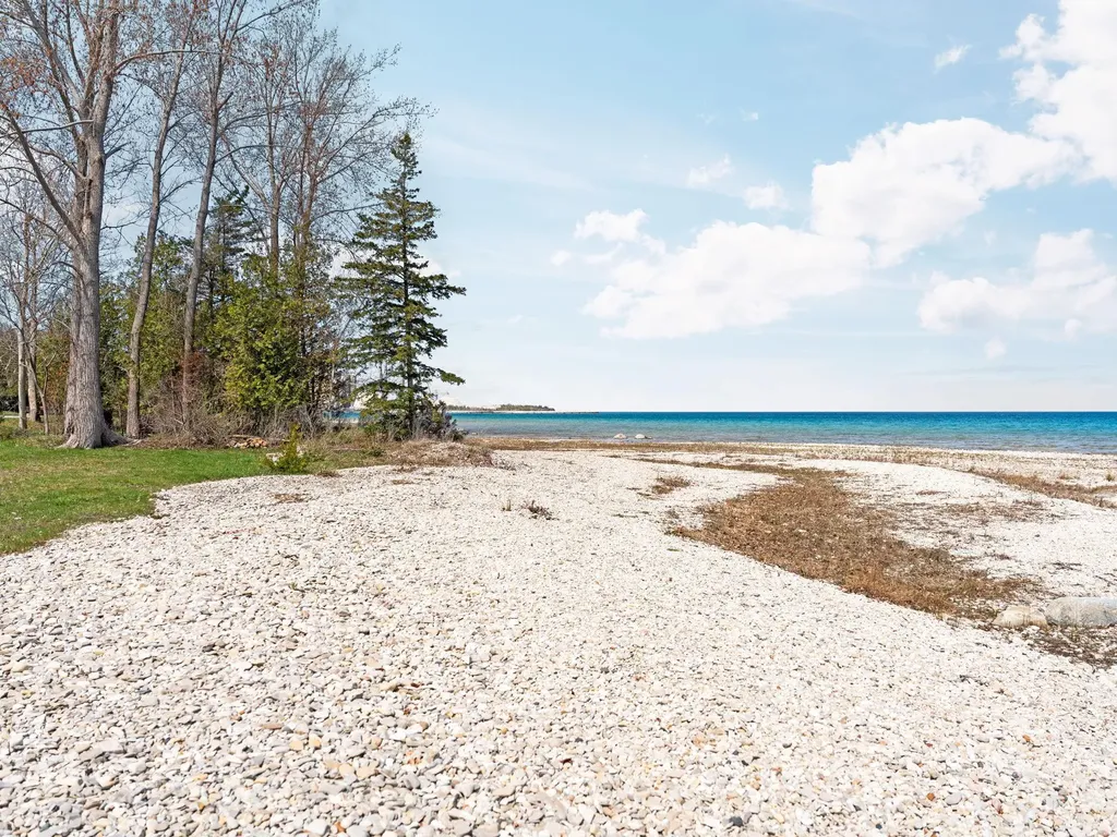 7031 Applewood Drive Charlevoix Township MI 49720