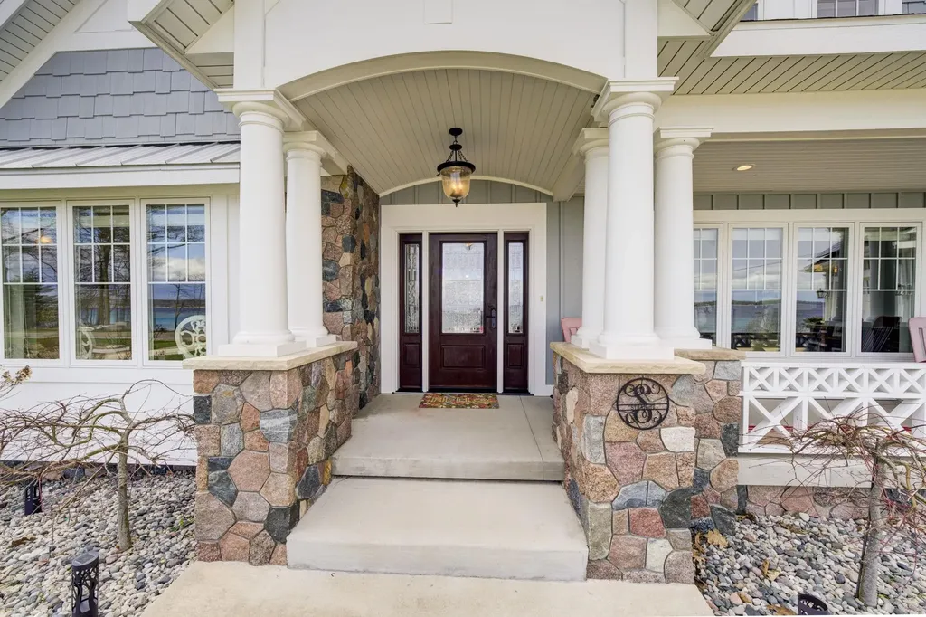 6885 E Shore Road Peninsula Township MI 49686
